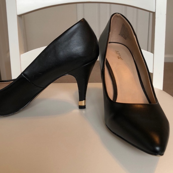 Pumps - Picture 2 of 4